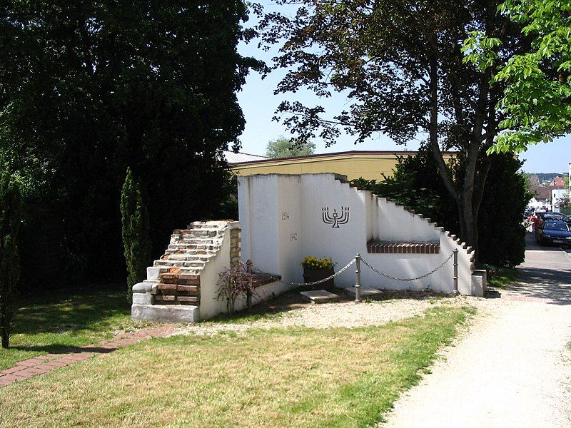 File:Krumbacher exSynagoge.JPG