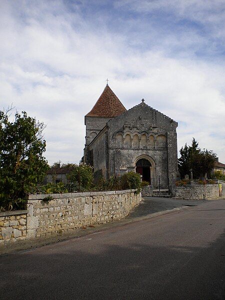 File:Les Graulges Church.jpg