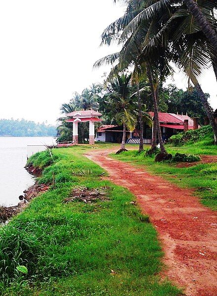 File:Mamminikkadavu Temple.jpg