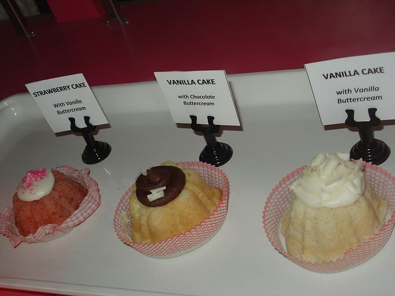 File:Mini bundt cakes.jpg