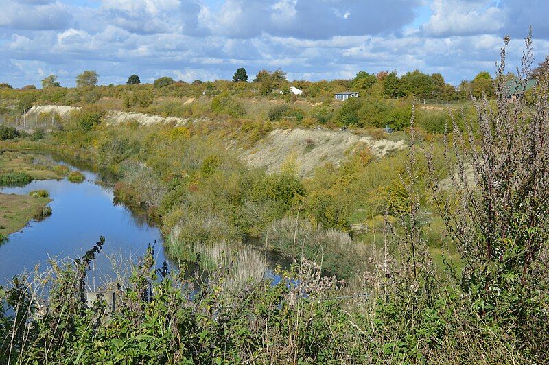 File:Pitstone Quarry 1.JPG