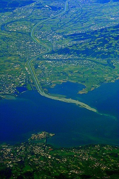 File:Rheinmuendung im Bodensee.jpg