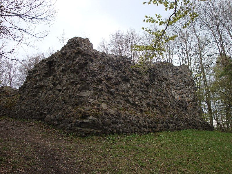 File:Ruine Rosenberg.jpg