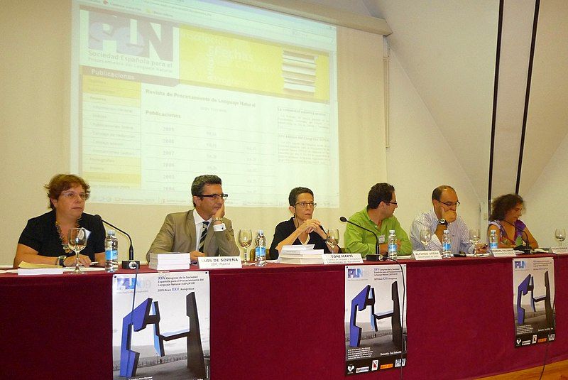 File:SEPLN09 mesa redonda.jpg