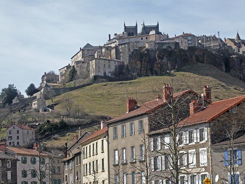 File:Saint Flour-Ville haute.jpg