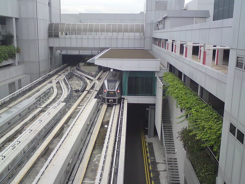 File:Skytrain entering T2.JPG