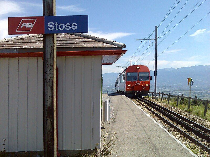 File:Stoss AR Bahnhof.jpg