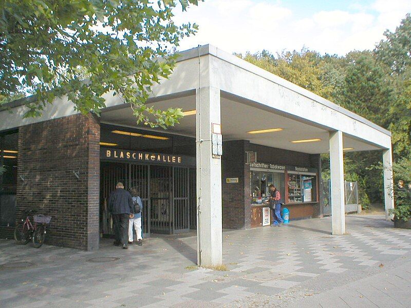 File:U-Bahn Berlin Blaschkoallee.JPG