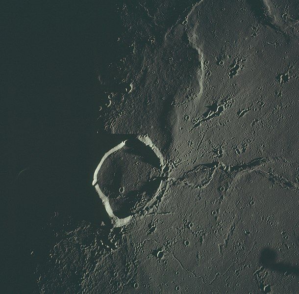 File:Wallace crater AS17-153-23591.jpg