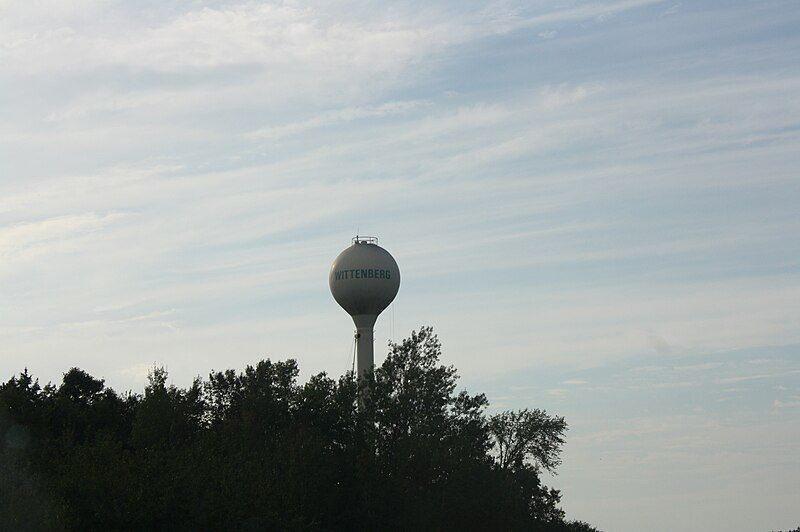 File:WittenbergWisconsinWateTower.jpg