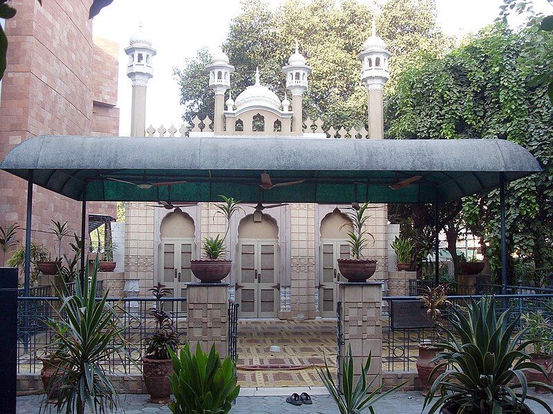 File:Yadgar Masjid.jpg