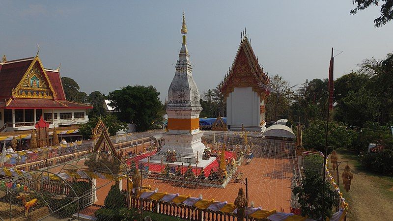 File:พระธาตุกู่จาน.jpg