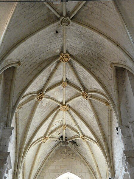 File:Airvault église plafond.JPG