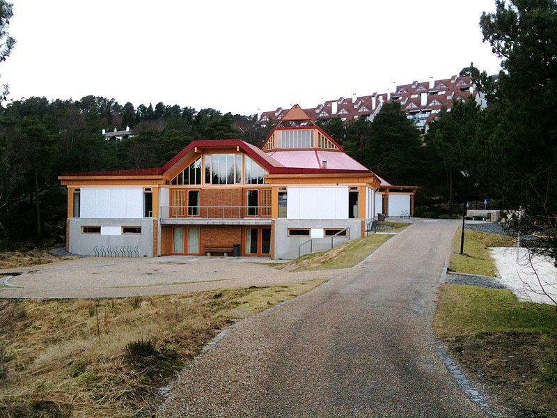 File:Bønes kirke.JPG