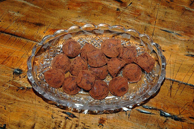 File:Bowl of truffles.jpg