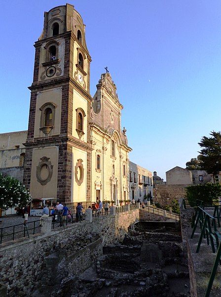 File:Cattedrale Lipari 04.jpg