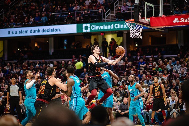 File:Cedi Osman (40628162543).jpg