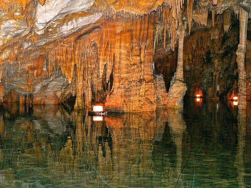 File:Diros-cave-greece 16890493012 o.jpg