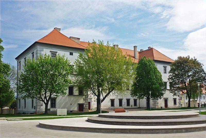 File:Lobositz-Schloss.jpg