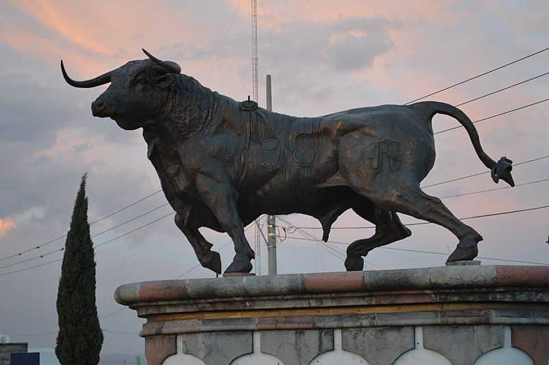 File:MonumentoToroBravoHuamantla 14.JPG