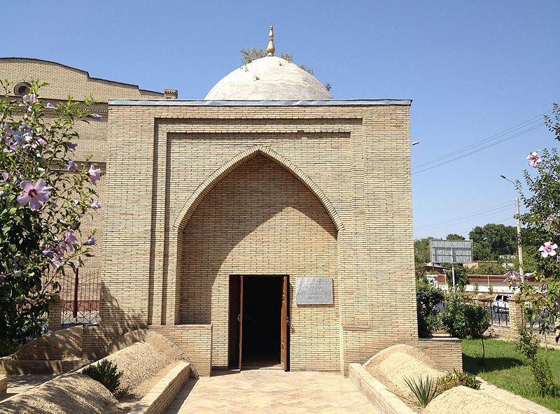 File:Muin Khalfa-Bobo mausoleum.jpg