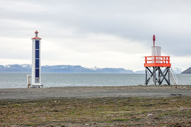 File:NOR-2016-Svalbard-West Pynten-Lighthouse beacon.jpg