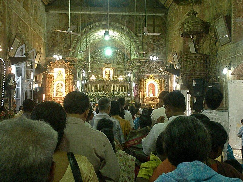 File:Ollur Church Inside.JPG