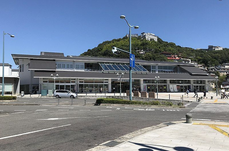 File:Onomichi-Station-new-South-building2020.jpg