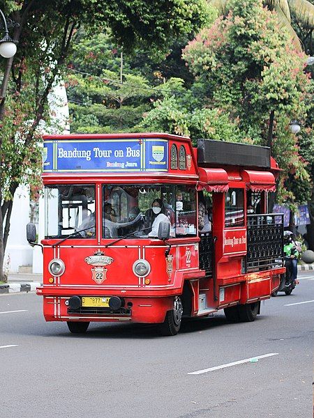 File:Perjalanan Bus Bandros.jpg