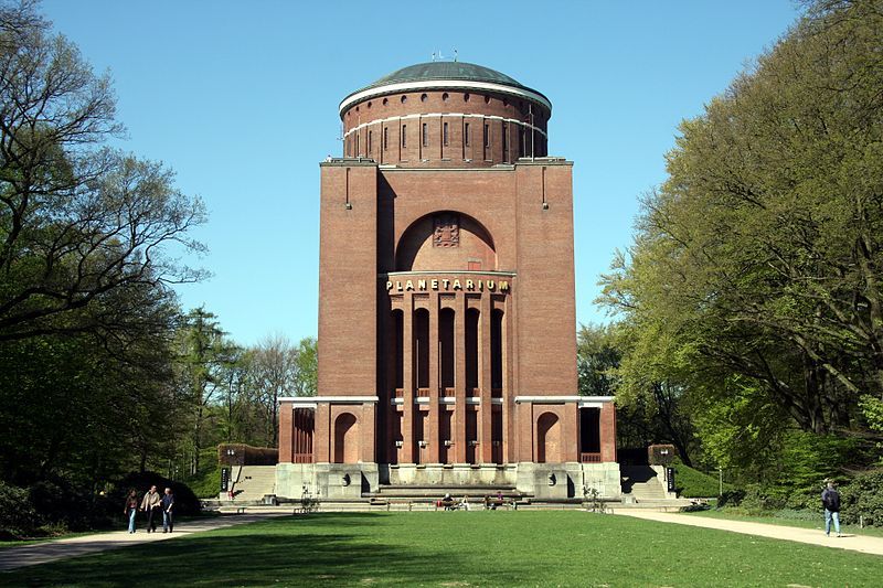 File:Planetarium Hamburg.JPG