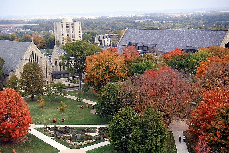 File:StOlaf College Campus.jpg