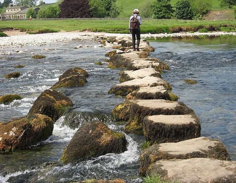 File:Stepping stones 3.jpg