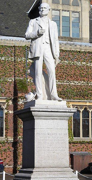 File:Thomas Hughes statue.jpg