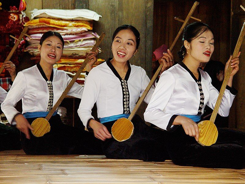 File:Traditional-Music,-Mai-Chau,-Vietnam.jpg