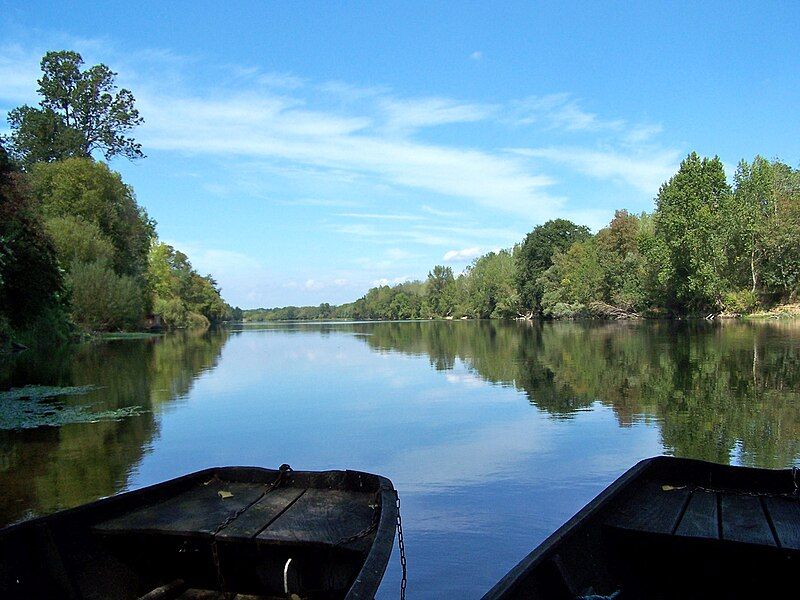 File:Vienne à Saint-Germain-sur-Vienne.JPG