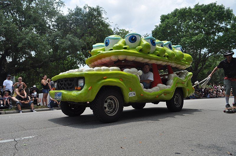 File:Alien Art Car.jpg