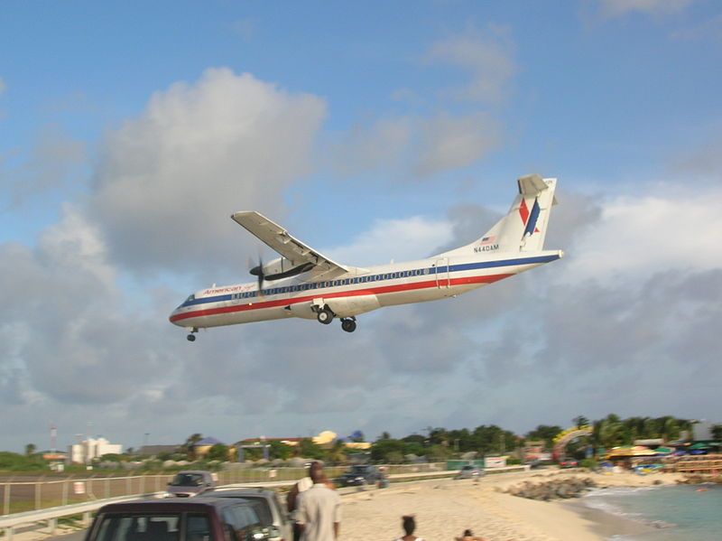 File:American Eagle ATR-72-212.JPG