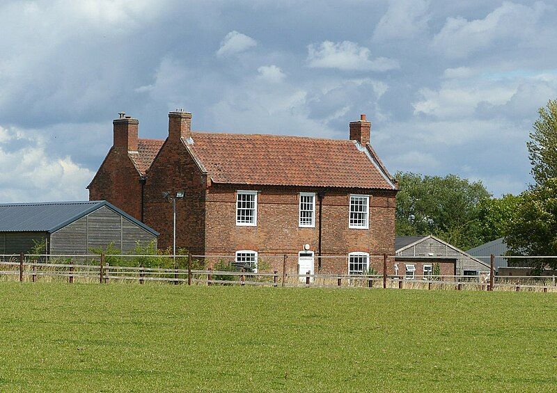 File:Brackenhurst Farmhouse.jpg