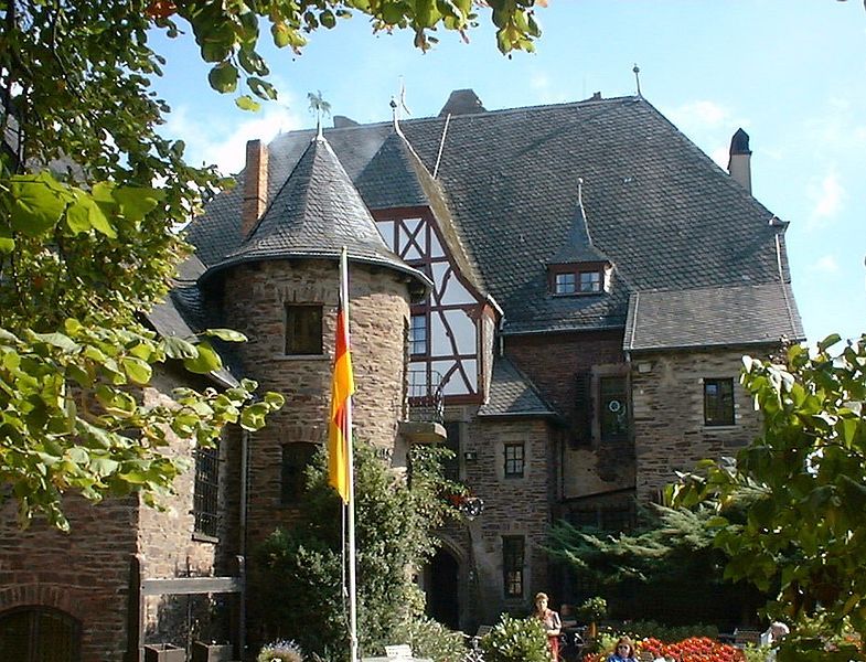 File:Burg Arras1.jpg