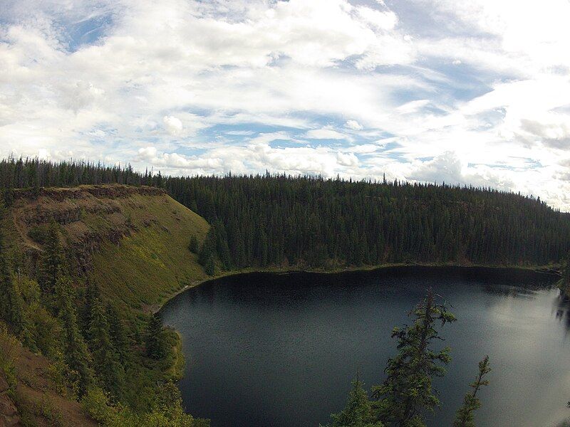 File:CraterLakeCariboo.JPG