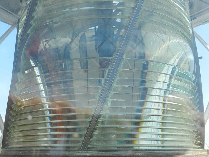 File:Fresnel lens.JPG