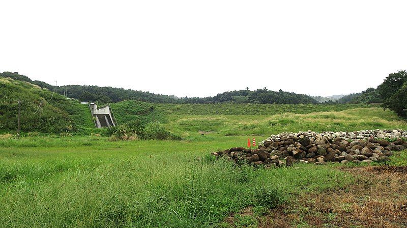 File:Funyuzawa Dam.jpg