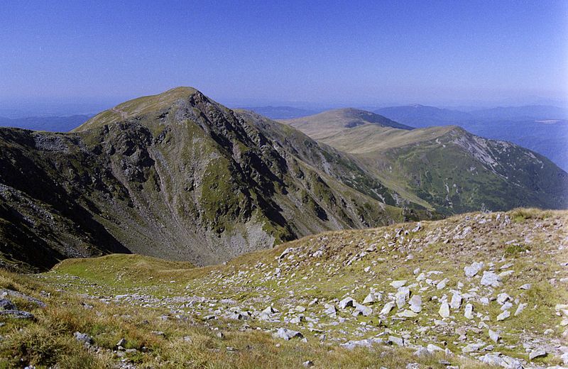 File:Iezer Papusa Mountains.jpg