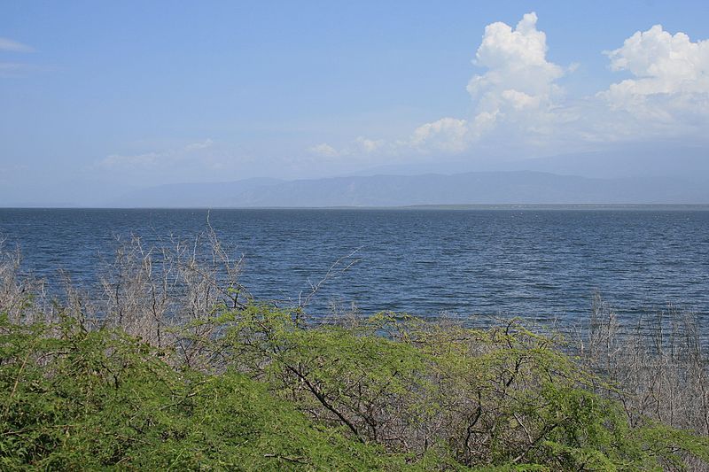 File:Lake Enriquillo.jpg