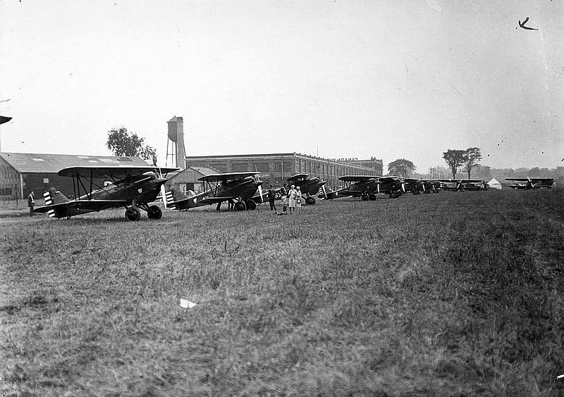 File:LeasideAirfieldPlanes.jpg