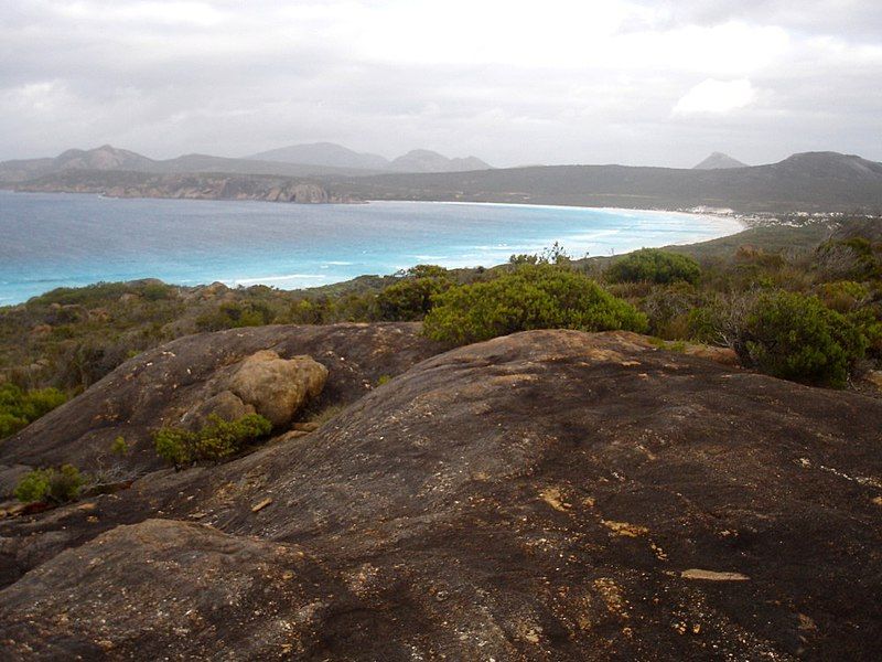 File:Lucky Bay.jpg