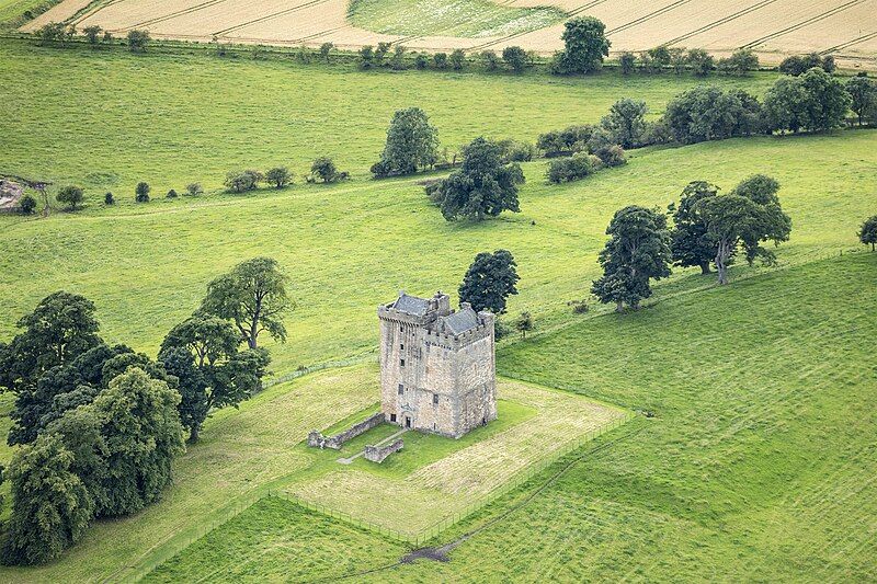 File:Scotland-2016-Aerial-Clackmannan Tower 01.jpg