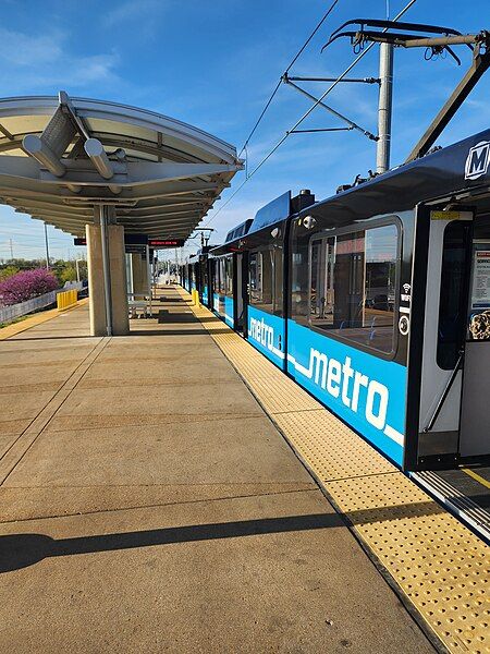 File:Shrewsbury-Lansdowne-Platform.jpg