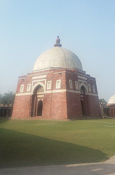 File:Tughlaq Tomb.jpg