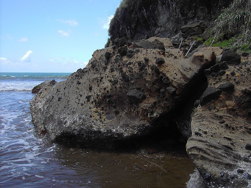 File:Volcanic rock (Dominica).jpg